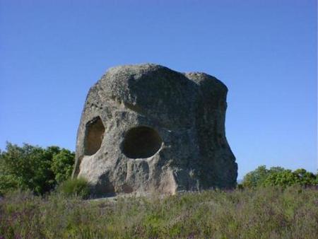 Imagen 'El Canchal de los Dos Ojos' o 'Peña Buraca'